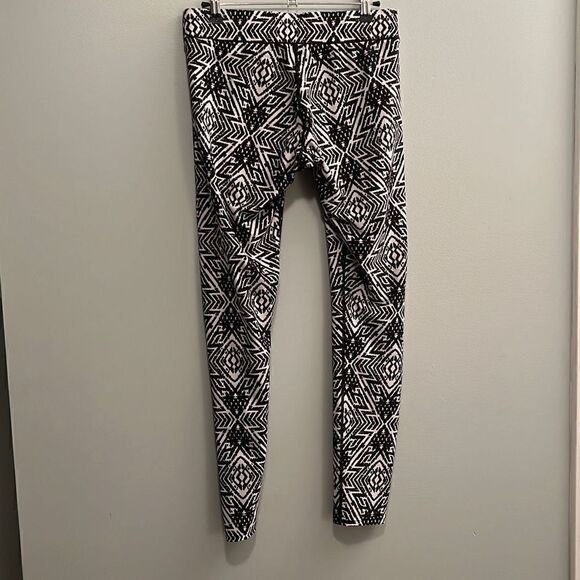 Reebok Women's Athletic Geometric Print Mid-Rise Leggings Black/White - Picture 3 of 6